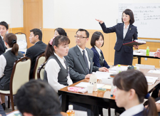 接客のスペシャリストを育む社内教育制度