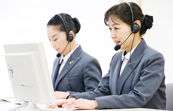 24時間365日対応の相談受付スタッフ